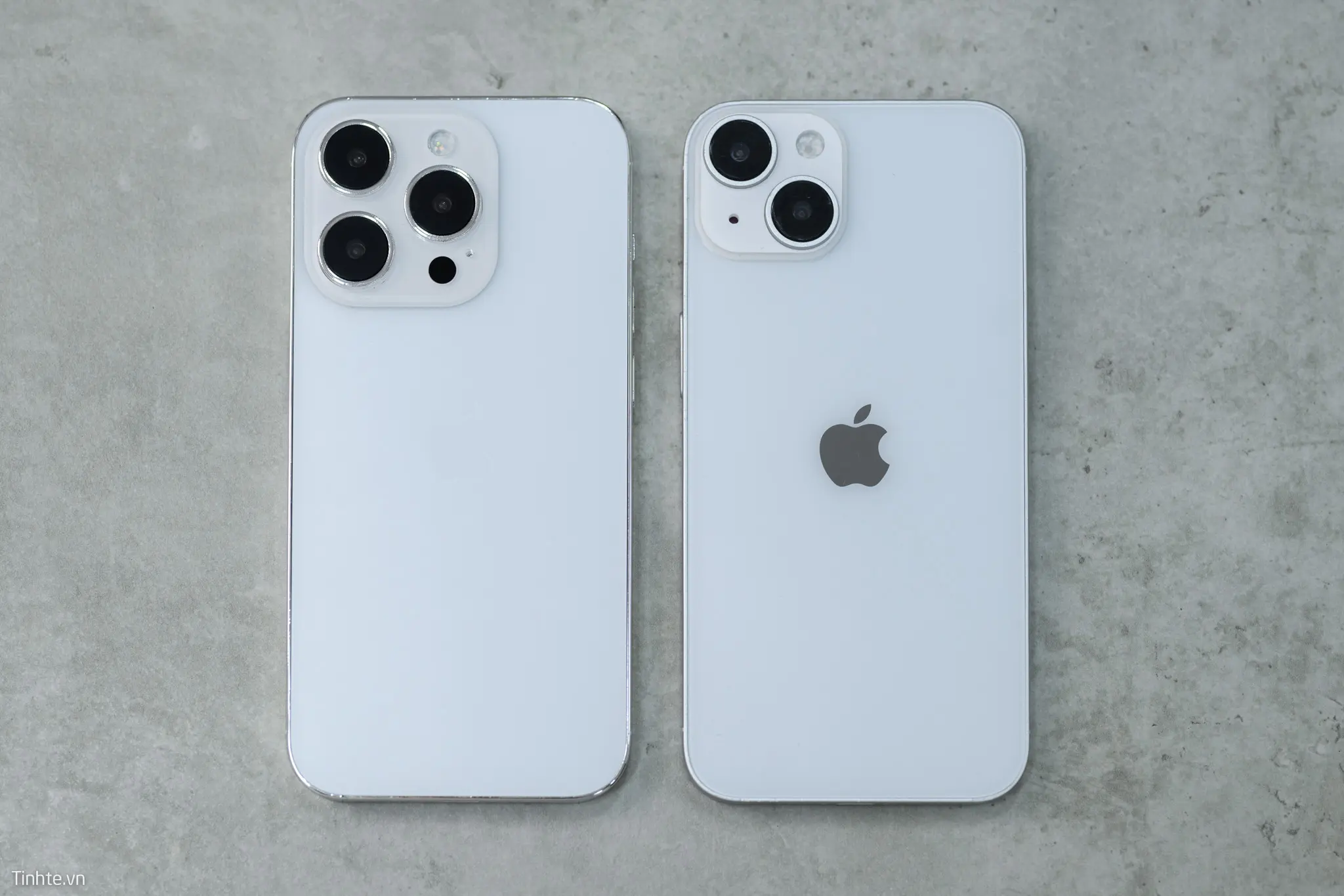 Trên tay dummy iPhone 14 Series: Bản cao cấp có cụm camera to hơn, iPhone 14 Max thay cho mini