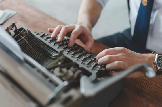 Gen Z dù nổi tiếng am hiểu công nghệ nhưng lại kém về phần đánh máy