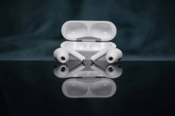 Apple sắp mang tính năng dịch thuật thời gian thực lên AirPods với iOS 19