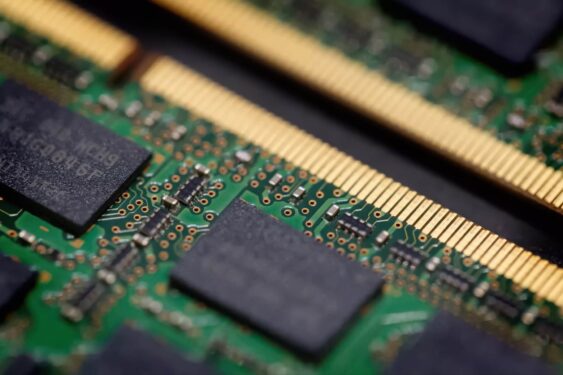Giá DRAM tăng 50%: Hyperscaler chấp nhận mua thiếu vì AI