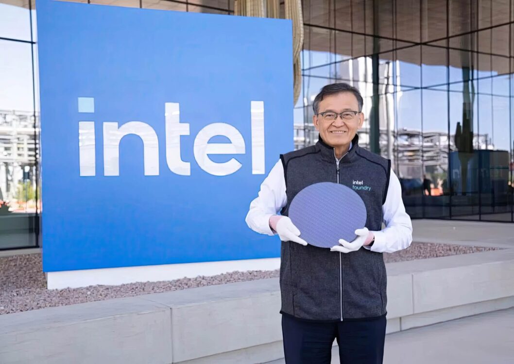 Intel ưu tiên sản xuất chip AI giữa bối cảnh thiếu hụt nguồn cung