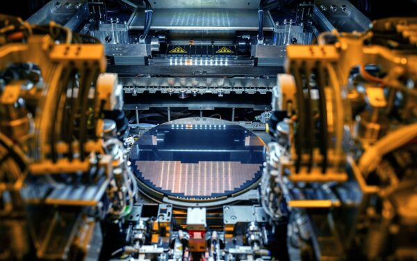 Apple Silicon và Intel đang cho thấy điều gì về cuộc đua chip laptop?