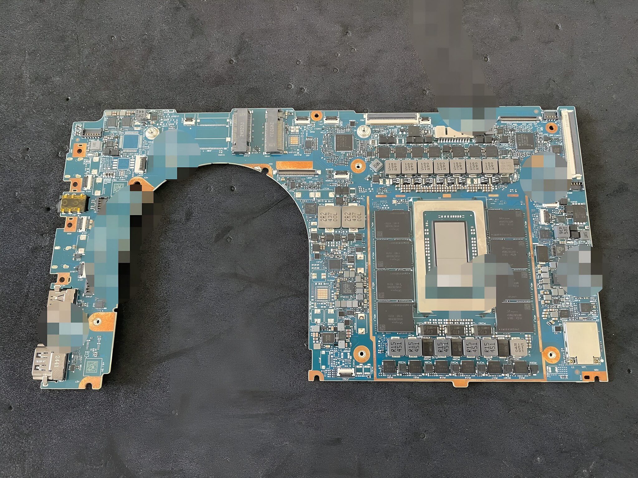 NVIDIA N1 lộ bo mạch engineering cho laptop AI PC, có 128GB bộ nhớ