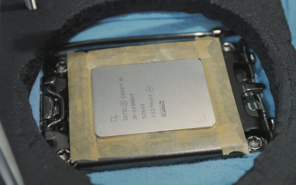 Intel Core i9-14900KF lập kỷ lục 9.206 MHz, xung CPU cao nhất từng ghi nhận