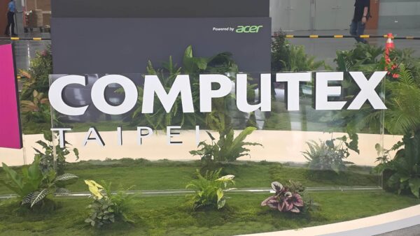 Nvidia ra mắt RTX Spark Superchip đối đầu Apple tại Computex 2026